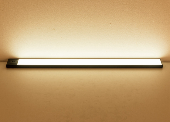 Luz de la noche del interruptor de la luz de la onda de la mano del sensor de movimiento del IR recargable para el guardarropa